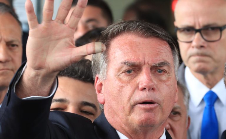 PGR tem 48 horas para se manifestar sobre pedido de asilo de Bolsonaro