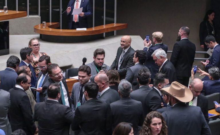 PL da Dosimetria beneficia criminosos comuns, dizem especialistas