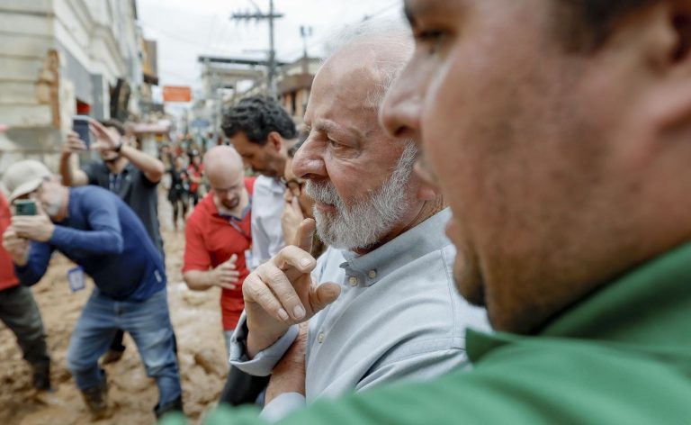 Perdas materiais serão recuperadas, diz Lula em visita a Minas Gerais