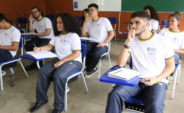Pesquisa quer saber trajetória dos jovens que concluíram ensino médio