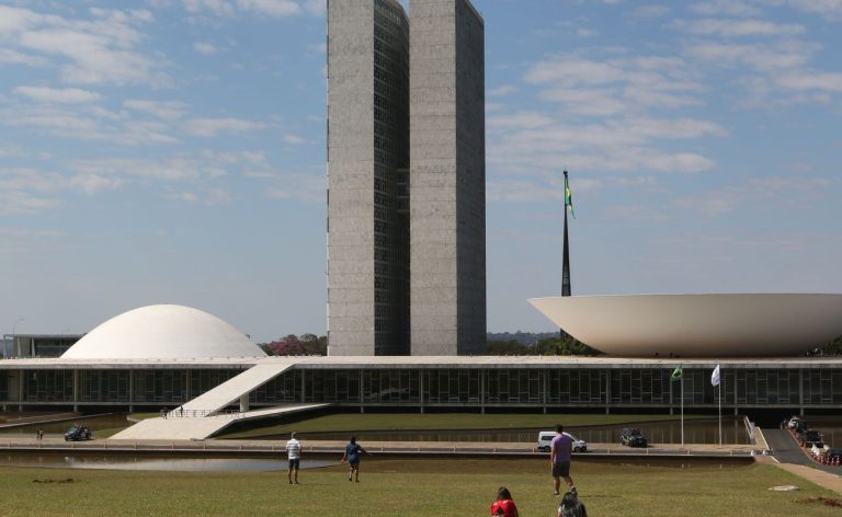 Plenário da Câmara deve votar PEC da Segurança Pública na terça-feira