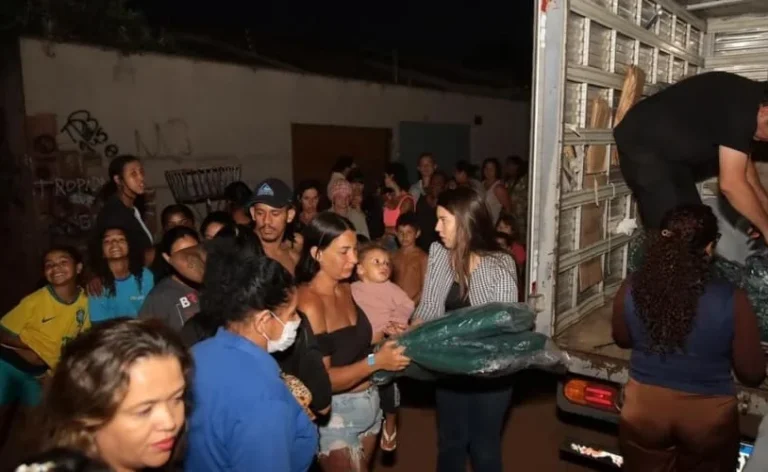 Prefeitura-e-Governo-de-Goias-entregam-mais-21-mil-cobertores-a-familias-de-Aparecida-1-970x500