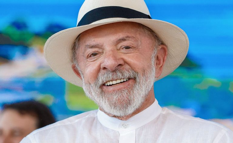 Presidente Lula faz cirurgia de catarata e recebe alta hospitalar