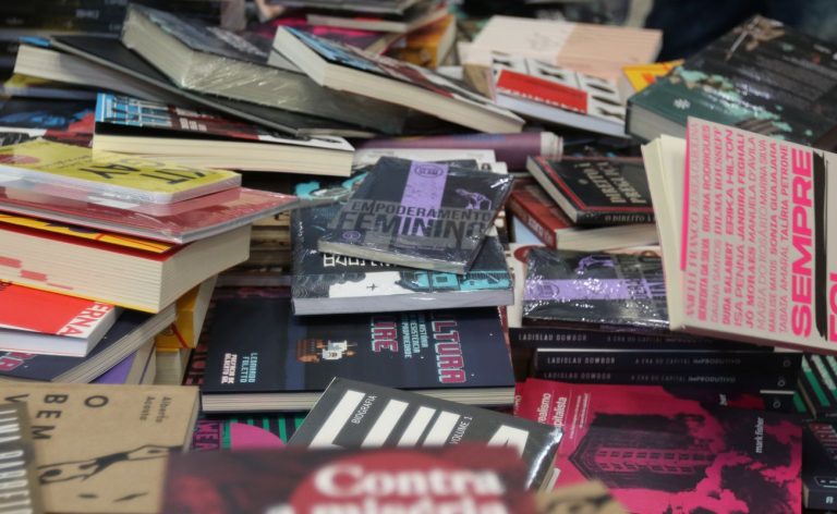 Projeto usa literatura para "empoderar" mulheres vítimas de violência