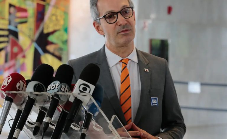 Romeu Zema é denunciado por ataques a Gilmar Mendes