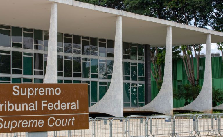 STF manda afastar 4 servidores da Receita investigados por vazamento