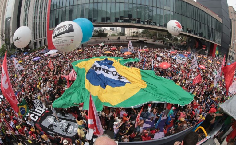 São Paulo tem 42 mil pessoas em ato contra PEC da Blindagem e anistia