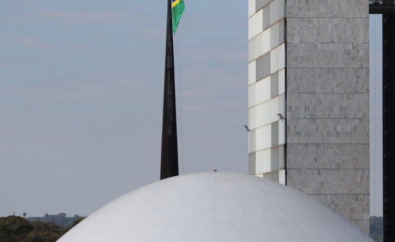 Senado analisa projeto que regulamenta comitê gestor de novo imposto