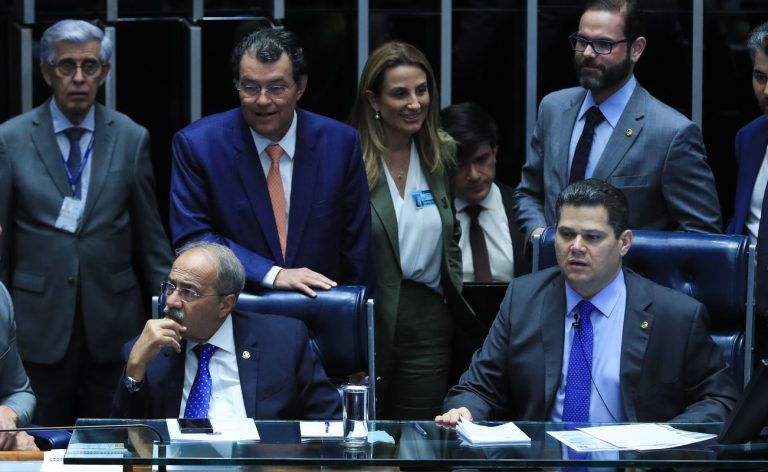 Senado aprova projeto que proíbe empréstimo consignado não autorizado