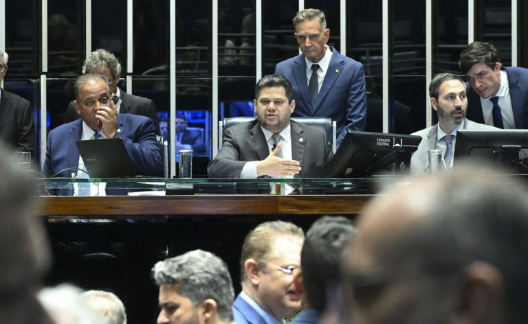 Senado aprova redução da pena de condenados pelo 8/1 e trama golpista