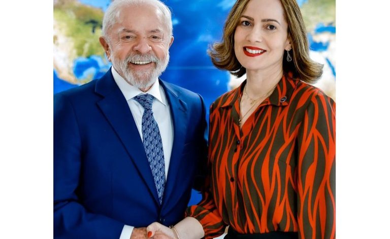 Servidora Ana Cristina Viana assume comando do INSS