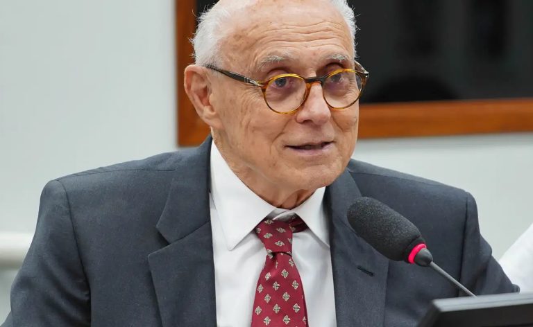 Suplicy passa mal e é internado em Maricá