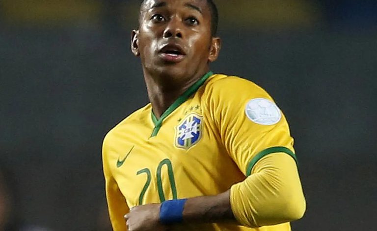 Supremo forma maioria para manter a prisão do ex-jogador Robinho