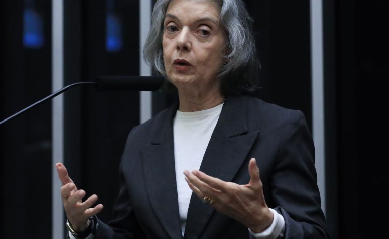 Voto de Cármen Lúcia abre 5º dia de julgamento de Bolsonaro