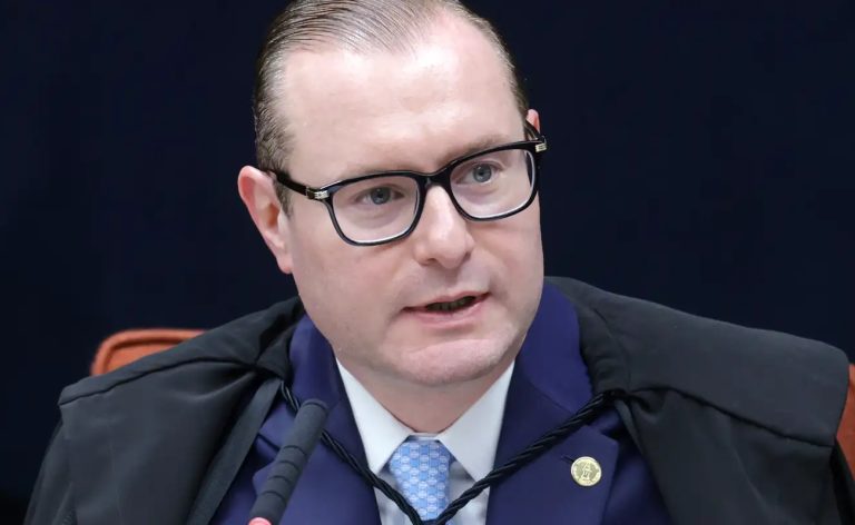 Zanin, do STF, suspende eleição indireta para governo do Rio