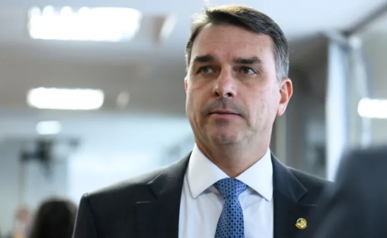 flavio-bolsonaro-990x557.jpg
